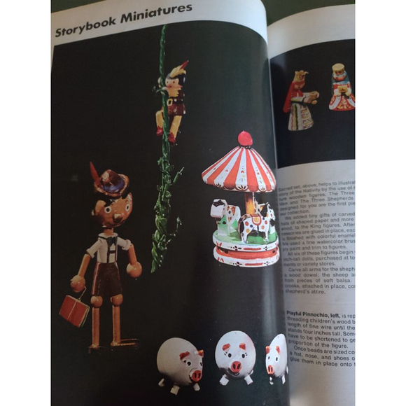 Vintage Better Homes & Gardens Holiday Crafts Magazine 1974 - Picture 4 of 7